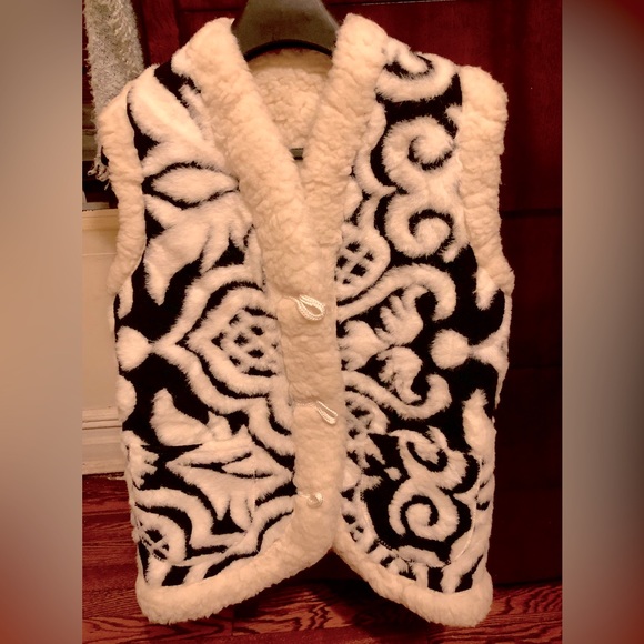 Handmade Vintage Traditional Romanian Vest - Picture 1 of 13
